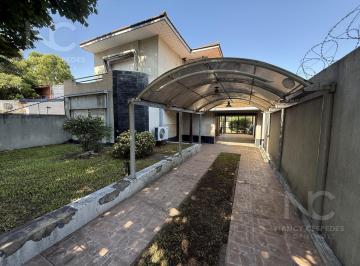 Casa · 118m² · 4 Ambientes · 2 Cocheras · Casa de 4 Ambientes en Venta Berazategui! Apto Credito