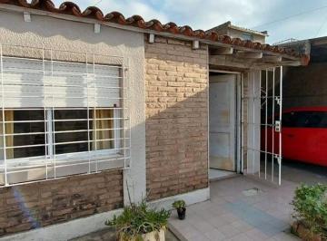 Casa · 70m² · 3 Ambientes · 1 Cochera · Venta Casa Merlo (Parque San Martin)2 Dormi + Jardin