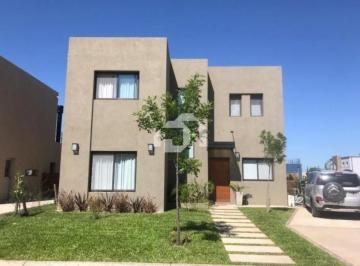 Casa · 150m² · 4 Ambientes · Casa en Venta en Vila Marina I, Villanueva, Tigre