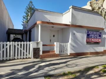 Casa de 3 ambientes, Esteban Echeverría · Excelente Propiedad en Zona Comercial – Ideal Para Inversión
