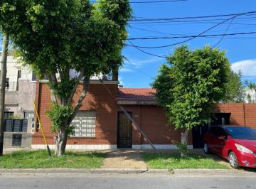Frente de la casa · Venta - Casa en Sarandí de 3 Ambientes con Garage, Patio y Terraza