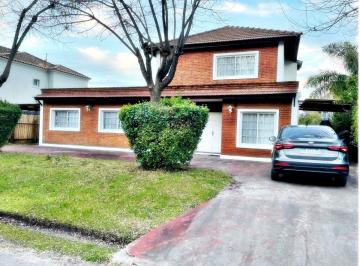 Casa · 149m² · 5 Ambientes · 6 Cocheras · Venta Casa Barrio Bermudas Pilar - 5 Ambientes
