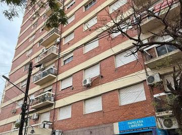 Departamento de 3 ambientes, Vicente López · Departamento 3 Amb C/2 Baños Sobre Av Maipú