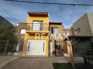 Casa · 123m² · 5 Ambientes · 1 Cochera · Alquiler Duplex 2 Dorm. Alta Barda Battilana