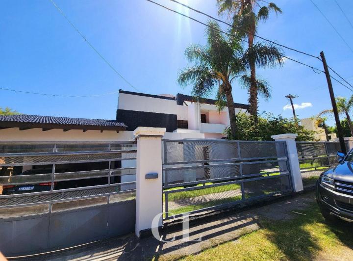 Casa · 600m² · 8 Ambientes · 1 Cochera