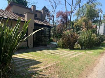 Casa · 100m² · 4 Ambientes · 2 Cocheras · Casa en Los Troncos