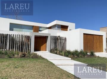 Casa · 362m² · 6 Ambientes · 2 Cocheras · Alquiler Temporal - Estancias del Pilar.