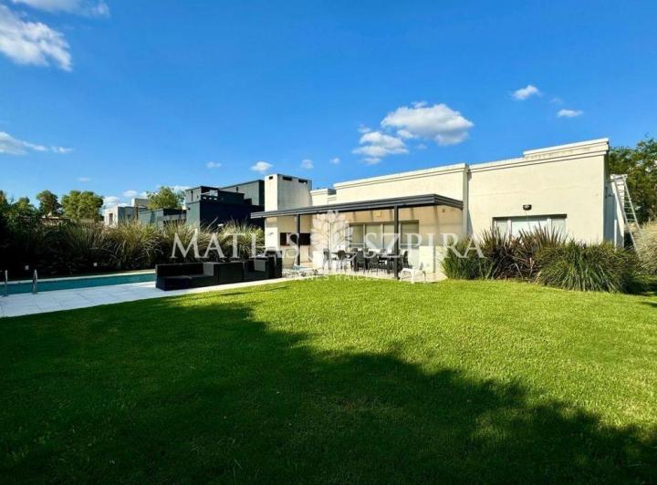 Casa · 129m² · 4 Ambientes · 2 Cocheras