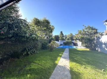 Casa · 263m² · 4 Ambientes · 3 Cocheras · Casa 3 Dorm. Sobre Lote de 600 m² en La Plata