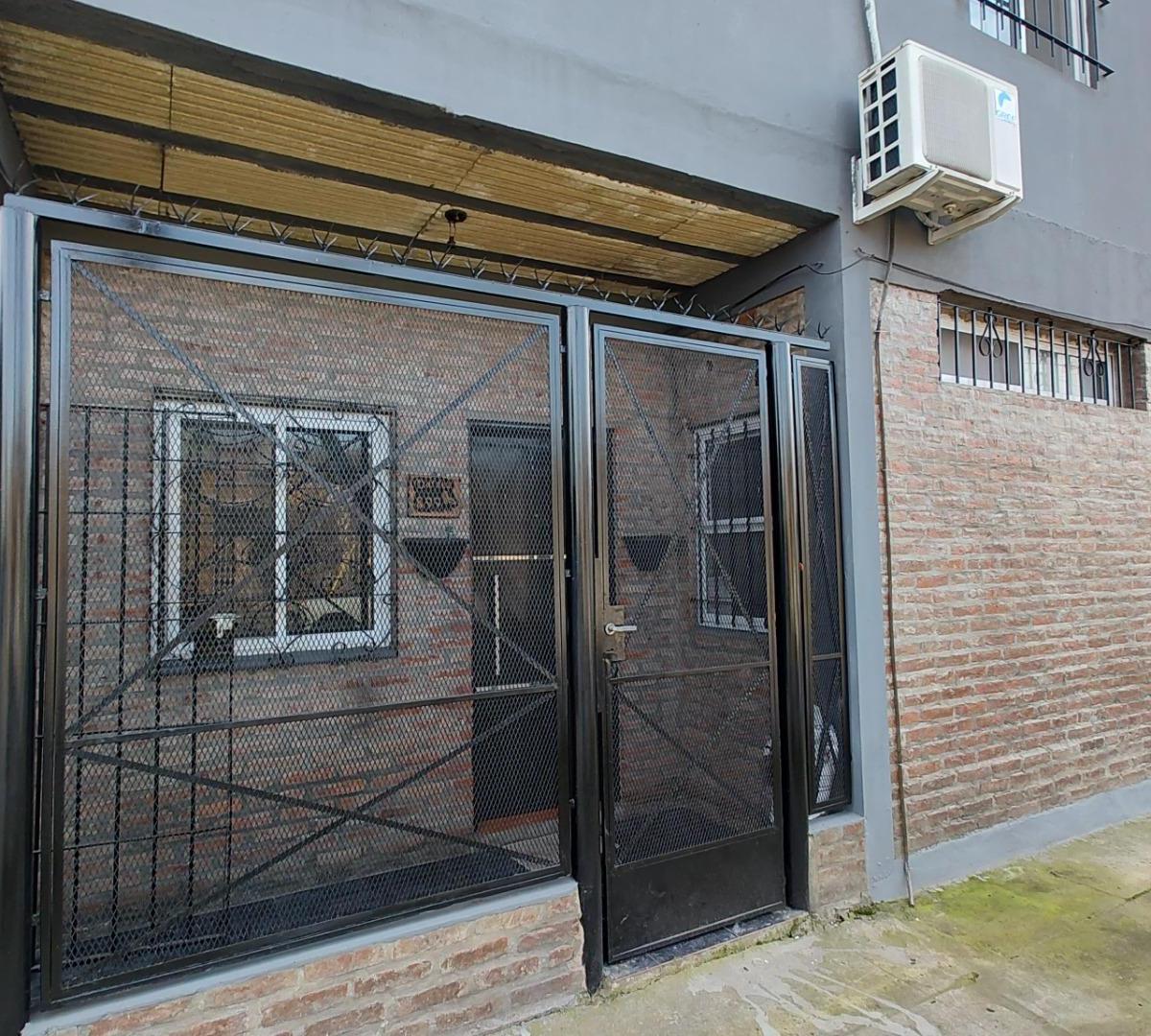 Valdez 899, Lomas de Zamora, Lomas de Zamora
