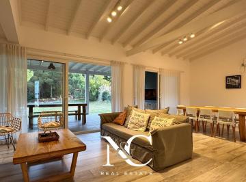 Casa · 165m² · 4 Ambientes · 1 Cochera · Casa en Venta en Costa Esmeralda en La Isla del Golf