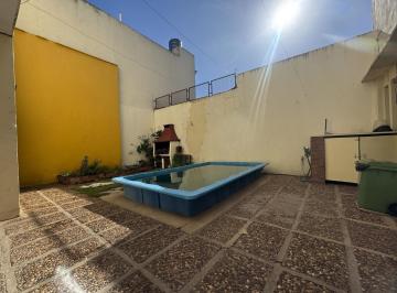 Casa · 214m² · 5 Ambientes · 1 Cochera · Hermosa Casa en Venta de 4 Dorm. en Barrio Belgrano