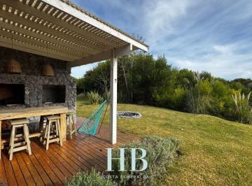 Casa · 175m² · 5 Ambientes - HERNAN BONIFACIO · Casa Golf