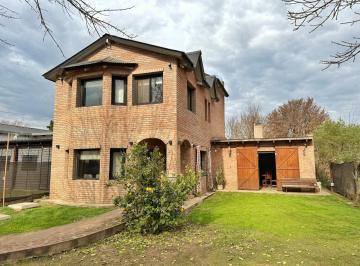 Casa · 199m² · 5 Ambientes · 2 Cocheras · Venta - Casa 3 Dorm. Roldan