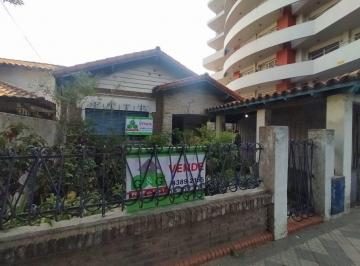 Casa de 4 ambientes, Esteban Echeverría · Casa Centrica en Monte Grande, Ideal Para Inversion