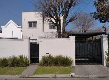 Casa · 190m² · 5 Ambientes · 3 Cocheras · Casa en Venta