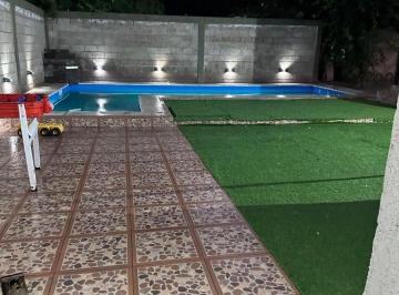 Casa · 131m² · 3 Ambientes · 1 Cochera · Vende Casa con Pileta en Unquillo