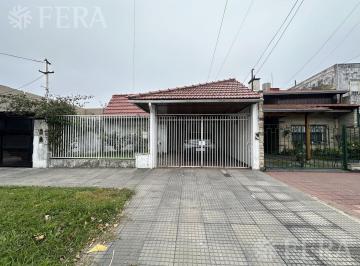 Casa · 63m² · 3 Ambientes · 2 Cocheras · Venta de Casa de 3 Ambientes con Cochera en Sarandi