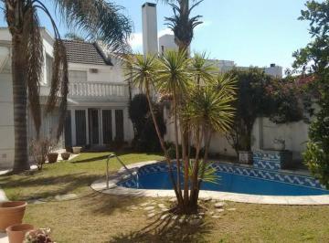 Casa · 464m² · 6 Ambientes · 2 Cocheras · Casa de 4 Dorm. en Venta en Villa Centenario - de Categoria