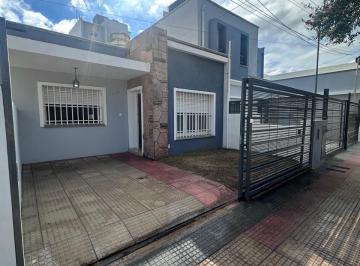 Casa de 3 ambientes, Córdoba · Alta Córdoba - Casa Amplia de 3 Dorm. con Patio y Cochera Descubierta.