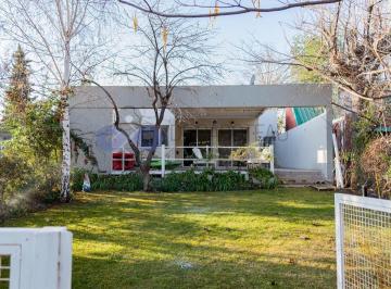 Casa · 131m² · 4 Ambientes · Venta Casa Lago - Club Mari Menuco