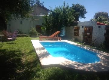 Casa de 4 ambientes, Lomas de Zamora · Casa en Venta Dos Dorm., Fondo con Piscina Lomas de Zamora