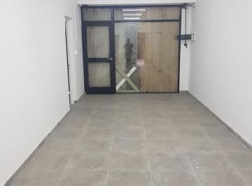 Local comercial · 35m² · Local en Venta en Avellanera, Av Hipolito Yrigoyen