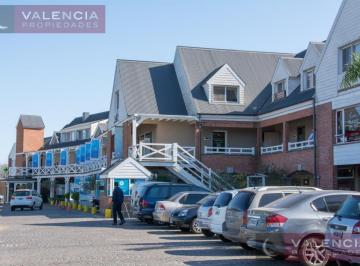Oficina comercial · 68m² · 4 Ambientes · 2 Cocheras · Oficina/local en C. Comercial Santa Bárbara 68 m² – Luminosa