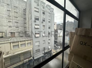 Oficina comercial · 37m² · Venta Oficina en Once – Muy Luminosa, Ideal Para Depósito o Subdividir El Espacio.