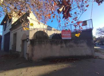 Casa · 133m² · 3 Ambientes · 1 Cochera · Casa en Venta Dos Dorm. en Barrio Ludueña