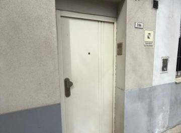 Departamento de 3 ambientes, Quilmes · Excelente Departamento de 3 Ambientes en Primero Piso por Escalera Al Frente.