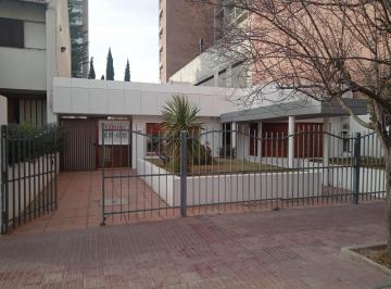Casa · 200m² · 6 Ambientes · Alquilo Espacio Comercial / Oficina / Deposito - Yrigoyen 733 - Neuquén Capital