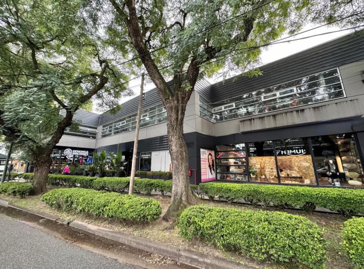 Local comercial · 330m² · 16 Cocheras