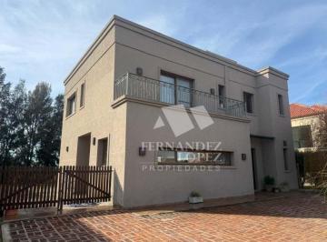 Casa de 4 ambientes, Berazategui · Hermosa Casa Sumamente Luminosa con Vista a Los Verdes del Barrio