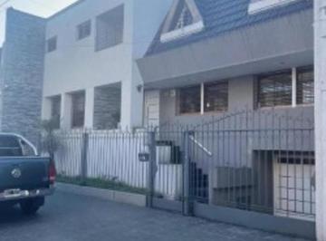 Casa · 350m² · 4 Ambientes · 3 Cocheras · Casa 6 Ambientes con Pileta Climatizada y Cochera Ramos Mejia