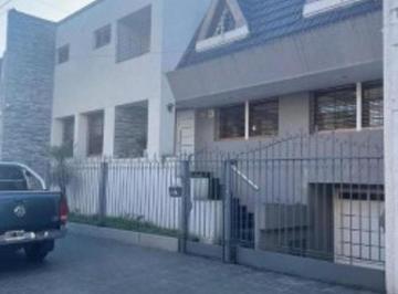 Casa de 5 ambientes, La Matanza · Casa 6 Ambientes con Pileta Climatizada y Cochera Ramos Mejia