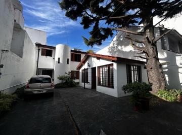Casa · 210m² · 7 Ambientes · 4 Cocheras · Venta Casa 7 Amb con Cochera