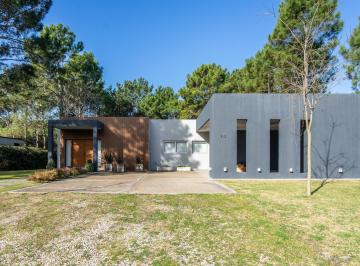 Casa · 220m² · 5 Ambientes · 1 Cochera · Casa en Alquiler La Herradura Pinamar