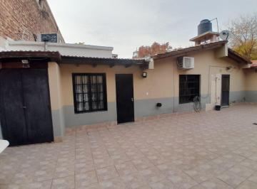 Casa · 136m² · 5 Ambientes · 1 Cochera · Casa en Venta en Ciudada Mendoza 3 Dorm. Patio Apta Crédito