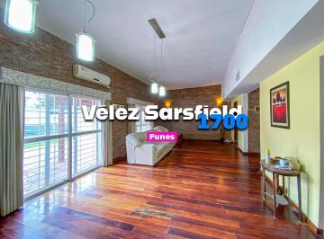 Casa · 252m² · 5 Ambientes · 2 Cocheras · Importante Casa en Funes Todos Los Servicios