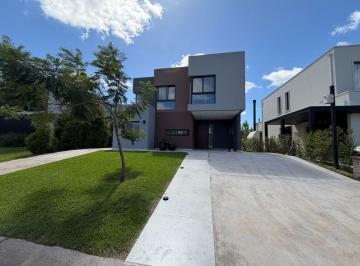 Casa de 6 ambientes, Tigre · Casa Moderna Sobre Lote Interno a Estrenar en Los Castaños