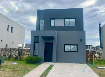 Casa · 110m² · 4 Ambientes · Casa en Alquiler 2 Plantas, El Aljibe, Pilar, Jardín