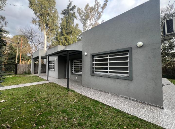 Casa · 160m² · 4 Ambientes · 2 Cocheras