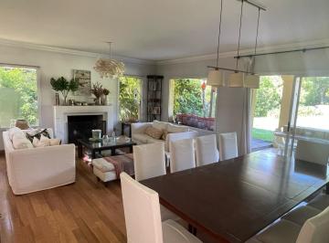 Casa · 862m² · 3 Dormitorios · Casa en Venta en Ayres de Pilar