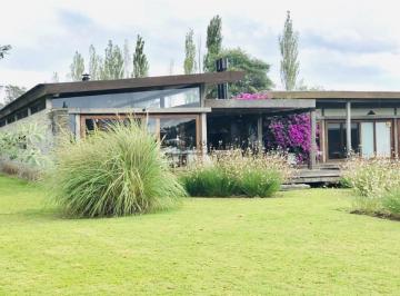 Casa · 4 Ambientes · 1 Cochera · Venta Casa en San Vicente