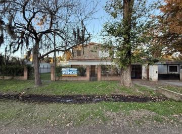 Casa de 5 ambientes, Funes · Casa 3 Dorm. con Gran Terreno en Mejor Zona de Funes