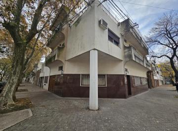 Casa · 278m² · 8 Ambientes · 1 Cochera · Importante Casa en Venta de 3 y 4 Dorm. en Abasto - con Cochera.