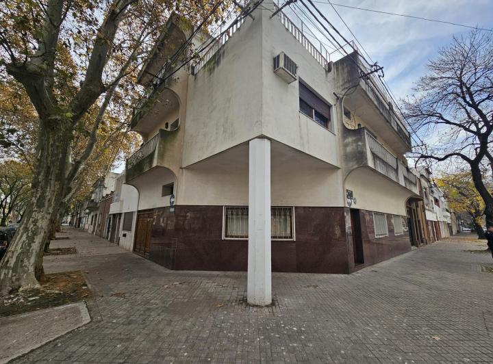 Casa · 278m² · 8 Ambientes · 1 Cochera