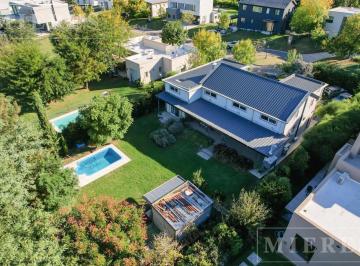 Casa · 350m² · 6 Ambientes · Casa en Venta Sobre Calle en Cul de Sac en Area 3 Barrio San Matias, Escobar