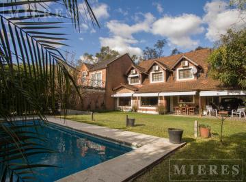 Casa · 285m² · 3 Dormitorios · 3 Cocheras · Casa en Venta en El Barrio Camino Real